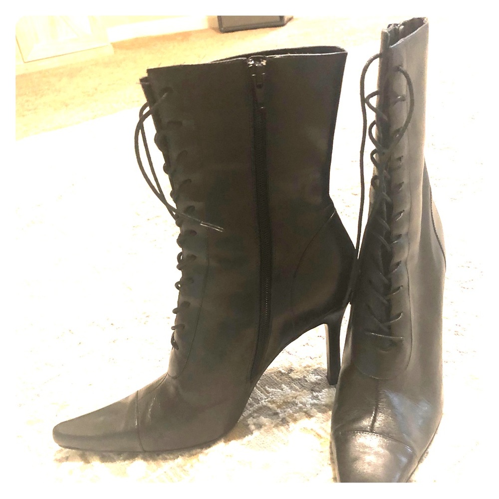 Black pointy boots
